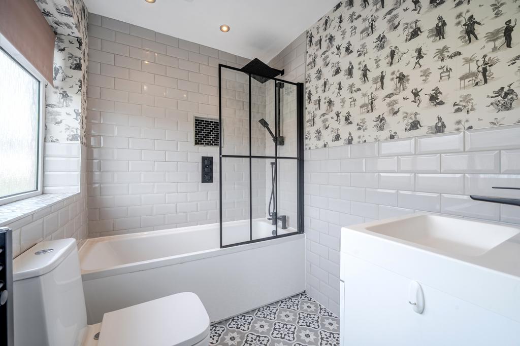 Bedroom 2 en-suite