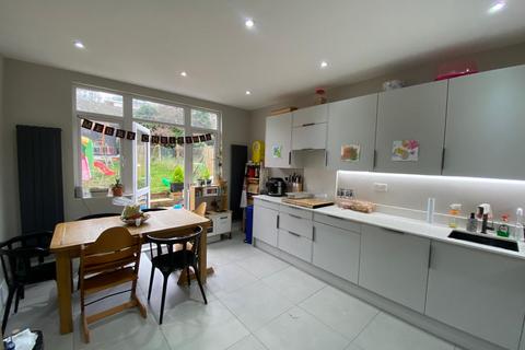3 bedroom terraced house to rent, London SE19
