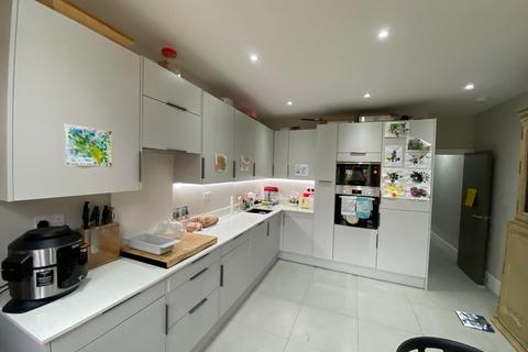 3 bedroom terraced house to rent, London SE19