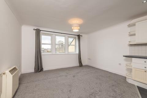 2 bedroom flat for sale, Henshaw Mews, Leeds LS19