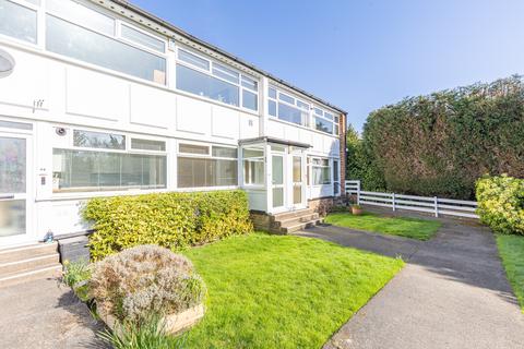 2 bedroom flat for sale, Hillside Court, Leeds LS7