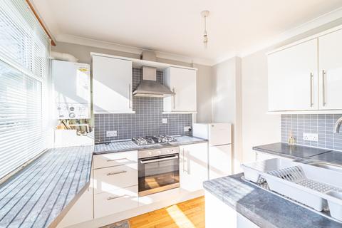 2 bedroom flat for sale, Hillside Court, Leeds LS7