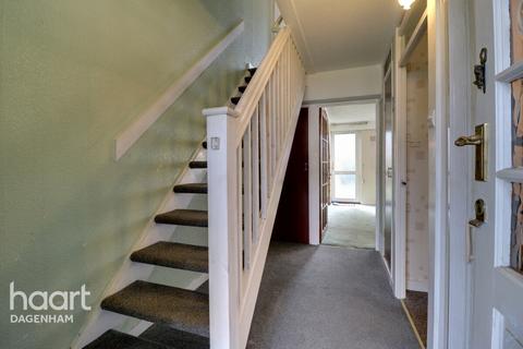 3 bedroom terraced house for sale, Bell Farm Avenue, Dagenham