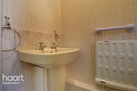 3 bedroom terraced house for sale, Bell Farm Avenue, Dagenham