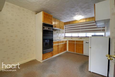 3 bedroom terraced house for sale, Bell Farm Avenue, Dagenham