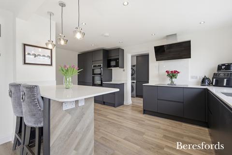 5 bedroom detached house for sale, Smiths Field, Rayne, CM77