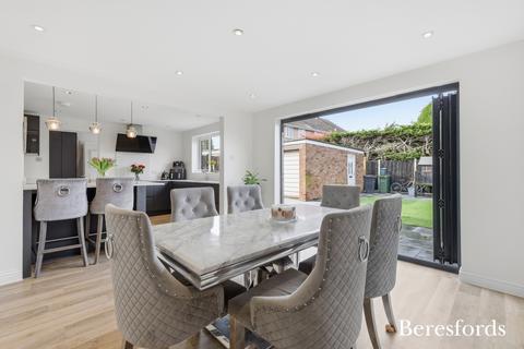 5 bedroom detached house for sale, Smiths Field, Rayne, CM77