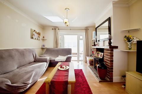 3 bedroom semi-detached house for sale, Prestwick Road, Watford