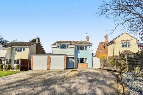 4 bedroom detached house for sale, Pine View Close, Stowmarket, IP14