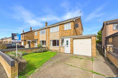 3 bedroom semi-detached house for sale, Yew Tree Crescent, Rossington, Doncaster, South Yorkshire, DN11