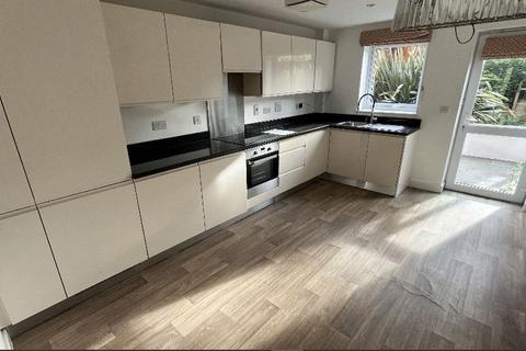 3 bedroom terraced house to rent, Samas Way, Crayford, Dartford