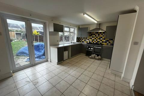 3 bedroom house to rent, Crowlands Avenue, Romford, RM7