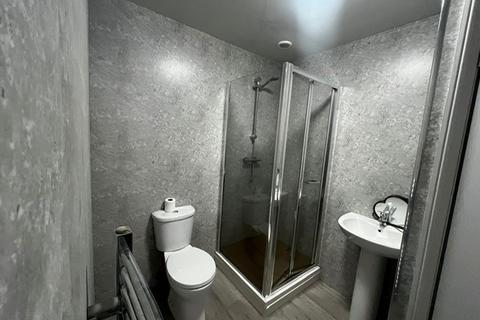 3 bedroom house to rent, Crowlands Avenue, Romford, RM7