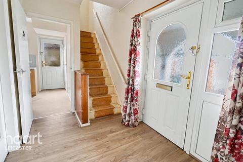 3 bedroom semi-detached house for sale, Farm Close, Leicester