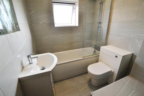 2 bedroom maisonette for sale, Hillfield, Birchwood, Hatfield