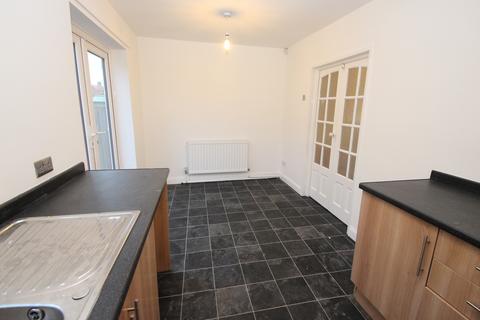 3 bedroom semi-detached house to rent, Howdon