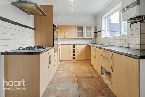 3 bedroom terraced house for sale, Colne Drive, Harold Hill