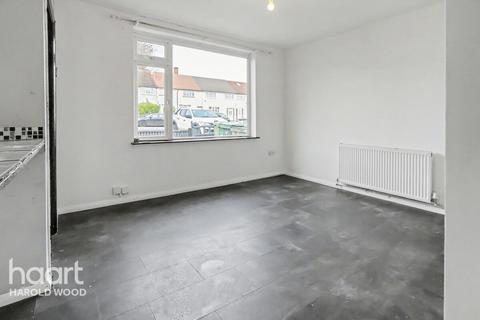 3 bedroom terraced house for sale, Colne Drive, Harold Hill