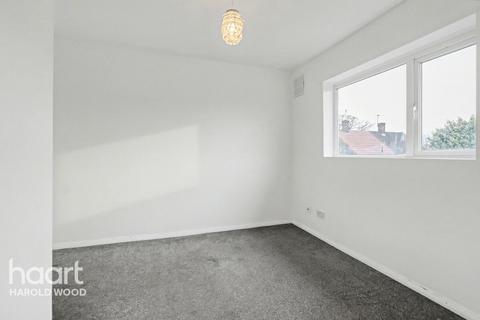 3 bedroom terraced house for sale, Colne Drive, Harold Hill