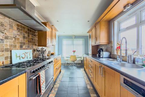 3 bedroom detached house for sale, Moor End Lane, Dewsbury