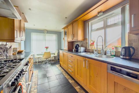 3 bedroom detached house for sale, Moor End Lane, Dewsbury