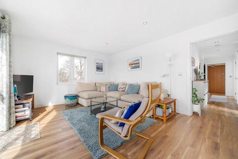 3 bedroom flat for sale, Limerick Close, London SW12
