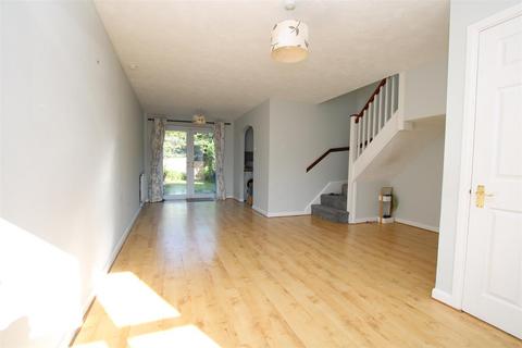 3 bedroom terraced house to rent, Wordsworth Place, Horsham