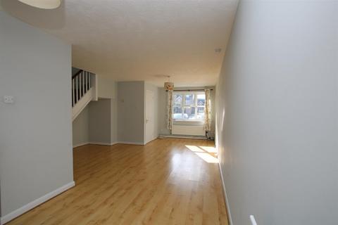 3 bedroom terraced house to rent, Wordsworth Place, Horsham