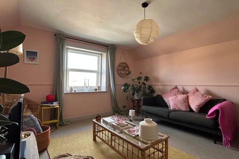 2 bedroom flat to rent, Westgate Bay Avenue, Westgate-On-Sea, CT8