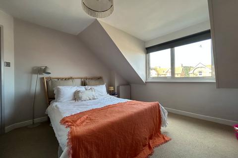 2 bedroom flat to rent, Westgate Bay Avenue, Westgate-On-Sea, CT8