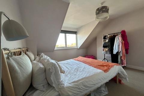 2 bedroom flat to rent, Westgate Bay Avenue, Westgate-On-Sea, CT8