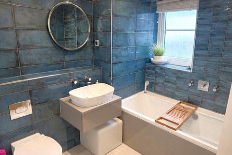 3 bedroom detached house for sale, Valley View Drive, Apperley Bridge, Bradford