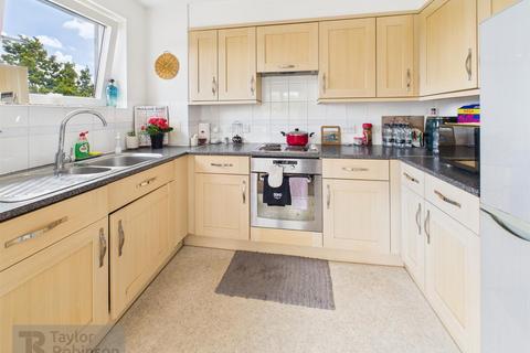 1 bedroom flat to rent, Howlands Court, Commonwealth Drive, Crawley, West Sussex. RH10 1AW