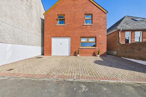 Dewsland Street, Milford Haven, SA73