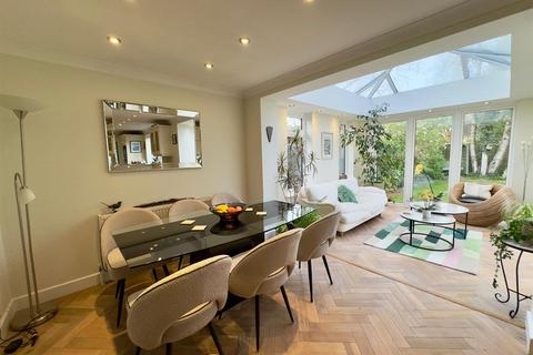 4 bedroom detached house for sale, Dukes Mead, Fleet GU51