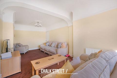 4 bedroom semi-detached house for sale, The Avenue, Hornchurch, RM12