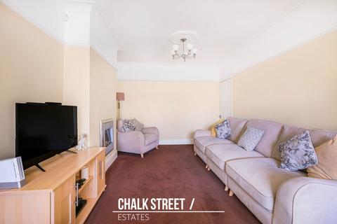 4 bedroom semi-detached house for sale, The Avenue, Hornchurch, RM12