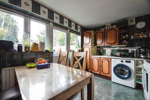 2 bedroom terraced house for sale, Grove Road, Romford, RM6