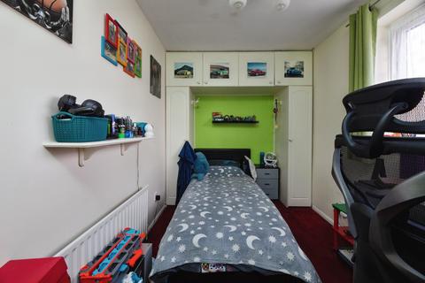 2 bedroom terraced house for sale, Grove Road, Romford, RM6