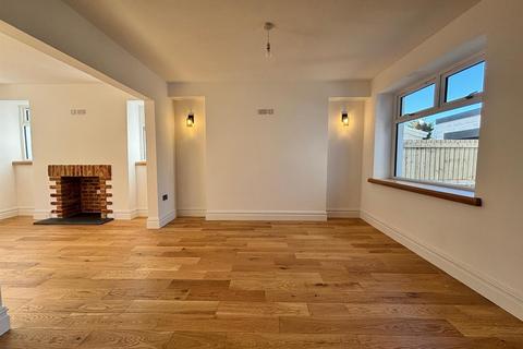 3 bedroom semi-detached house for sale, Stepney Road, Llanelli