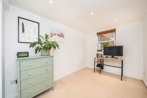 2 bedroom flat for sale, Bird In Bush Road, London SE15