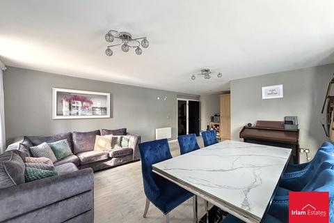 2 bedroom flat for sale, Glenmuir Close, Irlam, M44