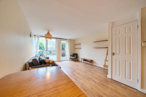 2 bedroom end of terrace house to rent, Walnut Tree Road London SE10