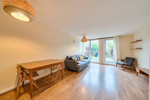 2 bedroom end of terrace house to rent, Walnut Tree Road London SE10