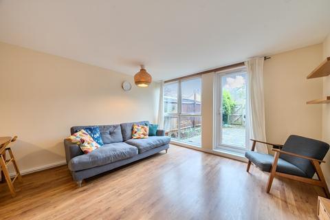 2 bedroom end of terrace house to rent, Walnut Tree Road London SE10