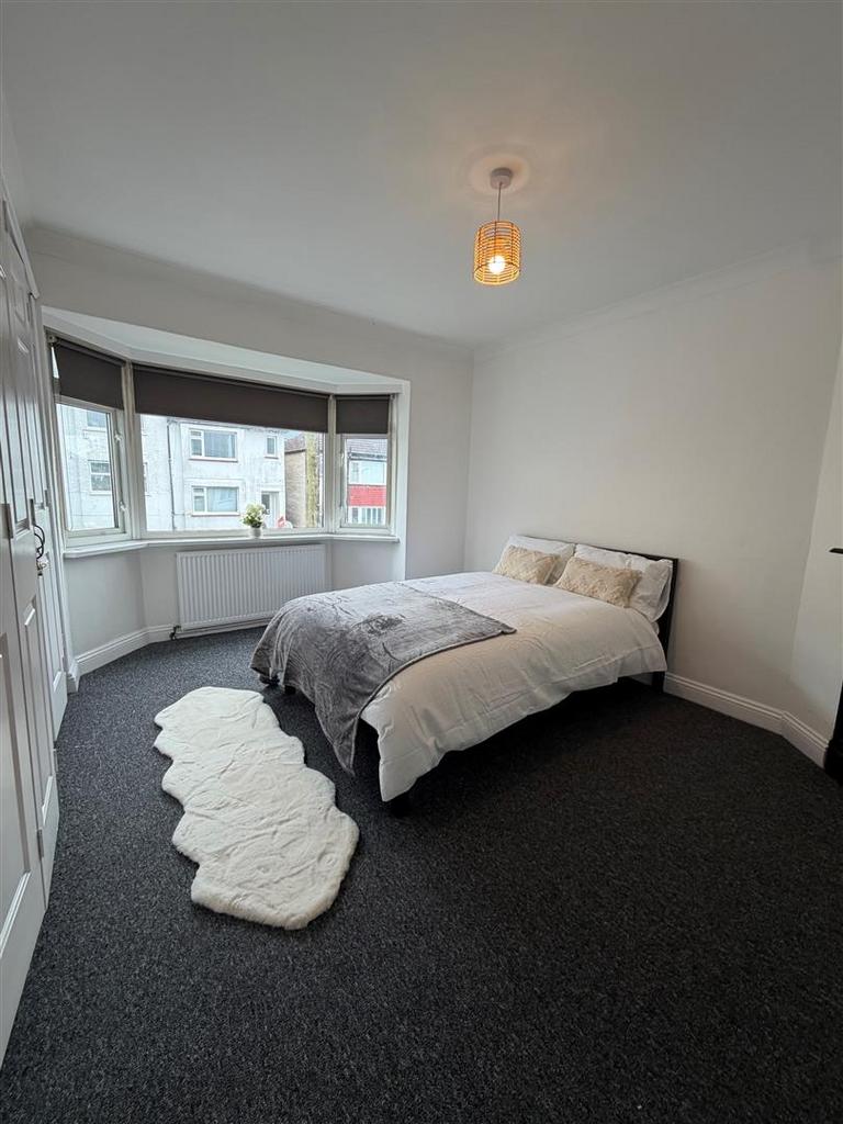 Bed 5.jpg