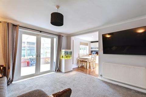 3 bedroom semi-detached house for sale, Pentland Gardens, Long Eaton