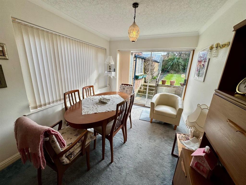 Dining room 2.jpg