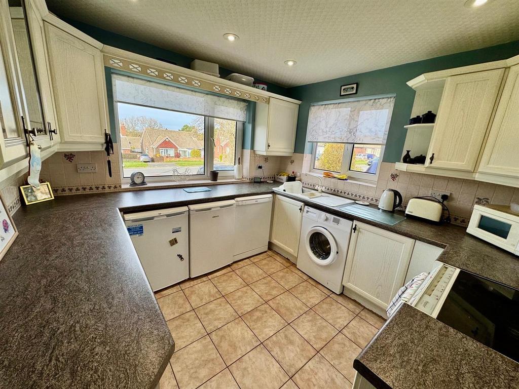 Kitchen 2.jpg