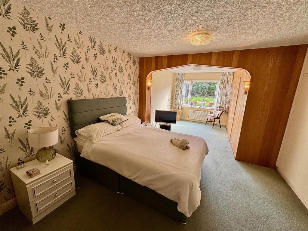 Bedroom 1 2.jpg